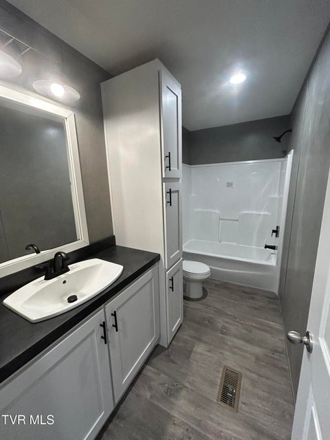 Photo #32: 635 McDonald Road