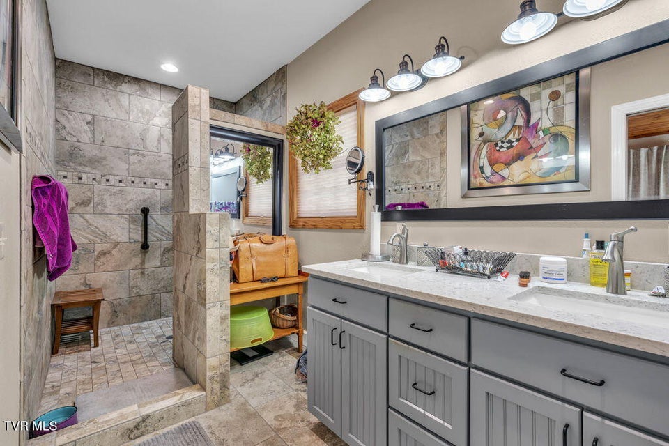 Photo #32: 625 Heaton Creek Road