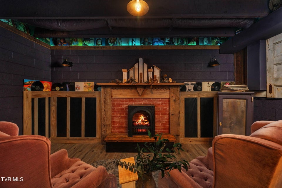 Photo #39: 609 Live Oak Court