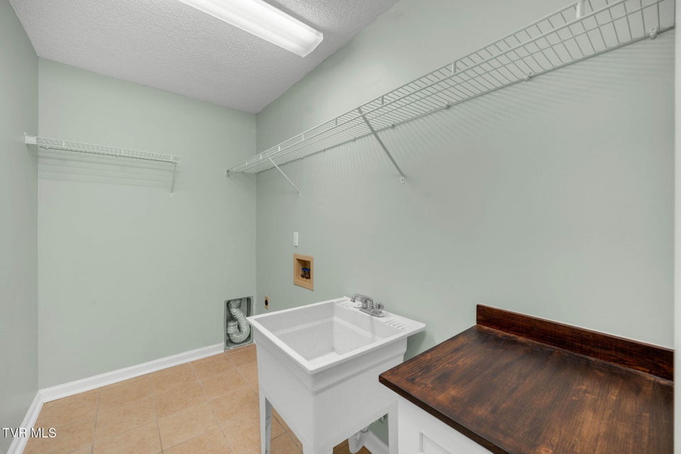 Photo #32: 609 Live Oak Court