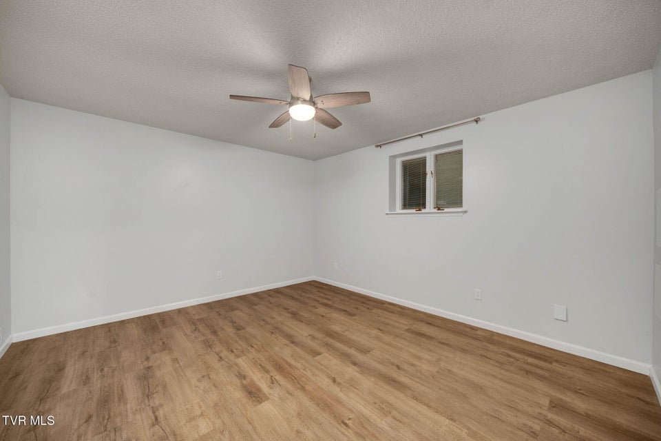 Photo #34: 609 Live Oak Court