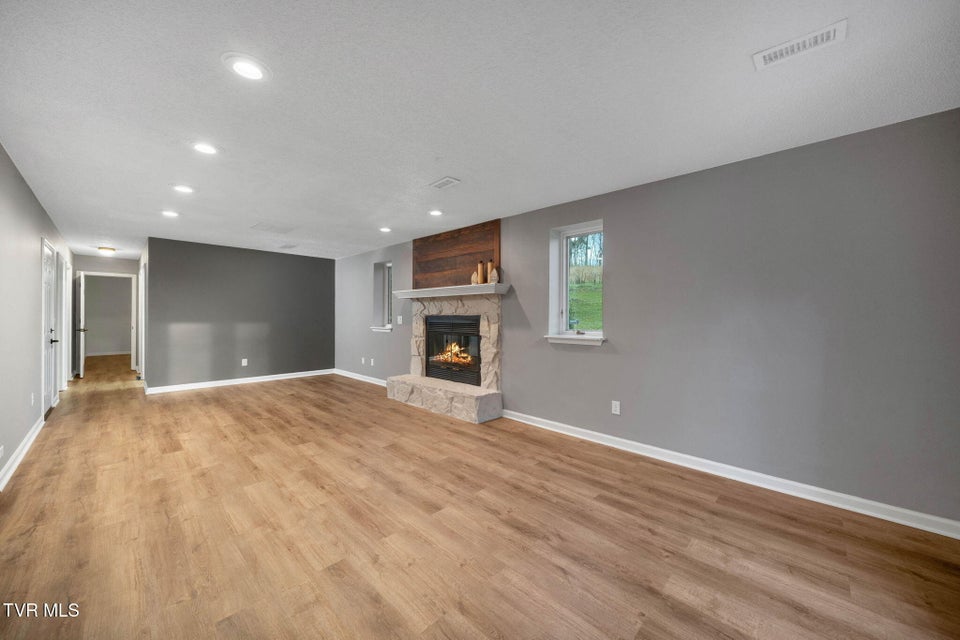 Photo #31: 609 Live Oak Court