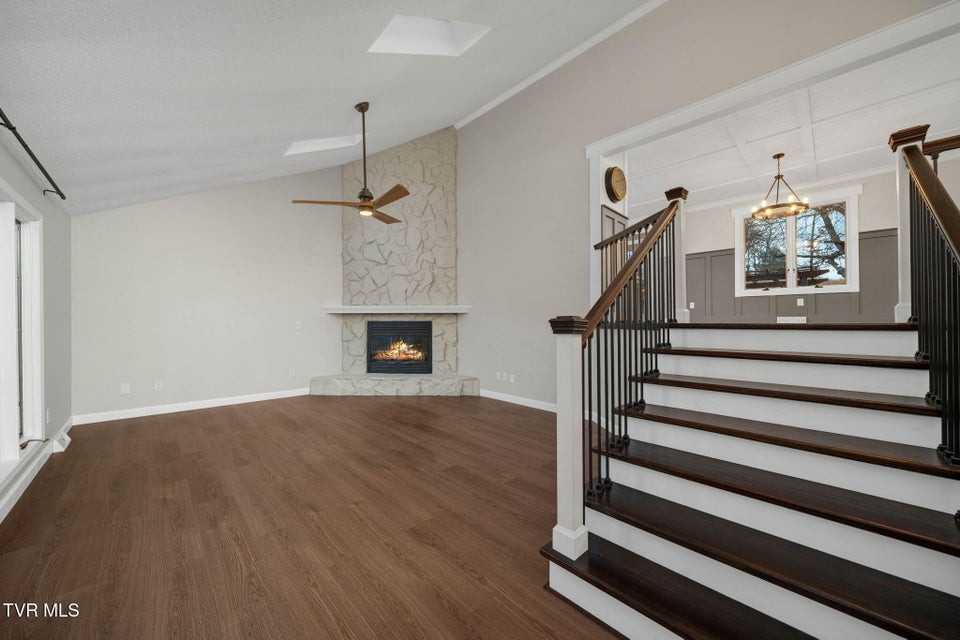 Photo #8: 609 Live Oak Court