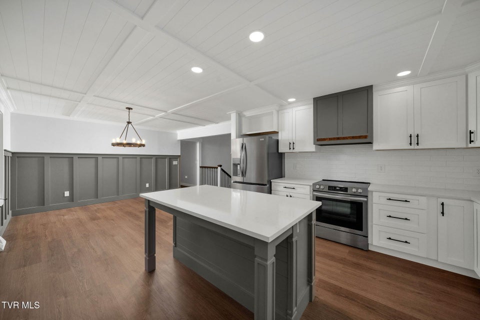 Photo #16: 609 Live Oak Court