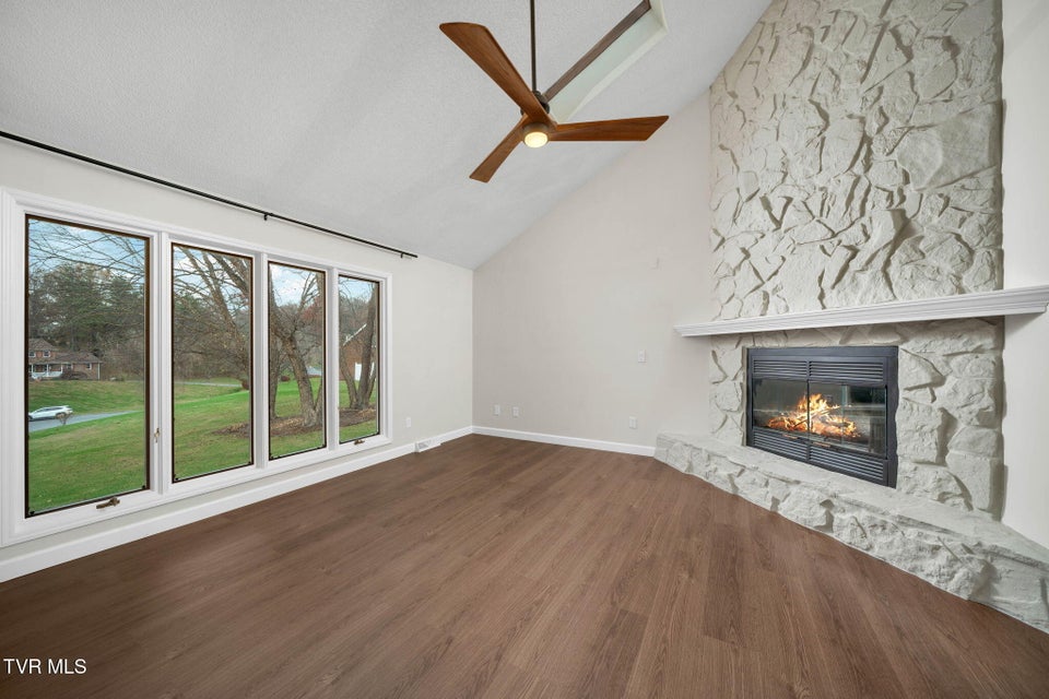 Photo #10: 609 Live Oak Court