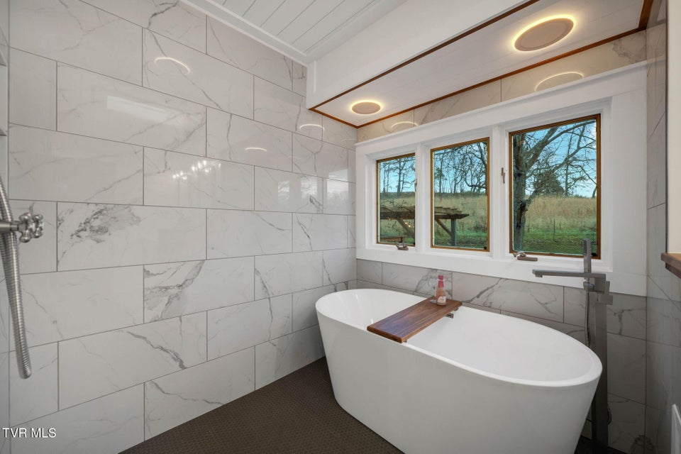 Photo #3: 609 Live Oak Court