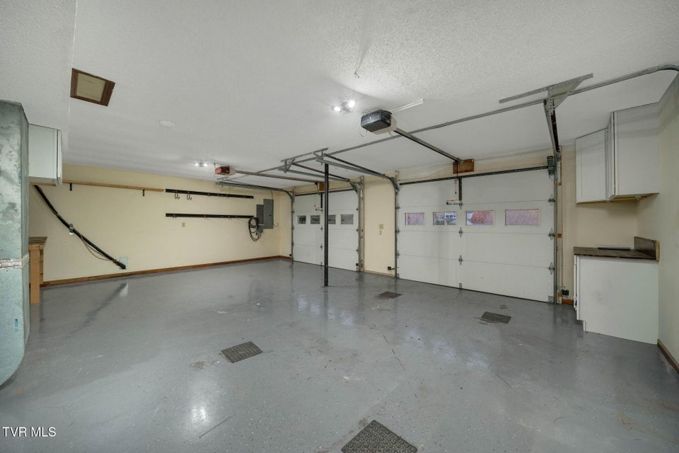 Photo #42: 609 Live Oak Court