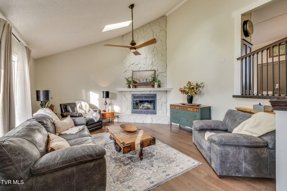 Photo #9: 609 Live Oak Court