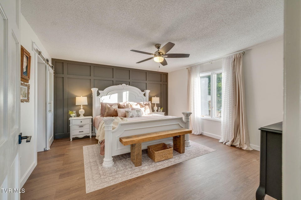 Photo #18: 609 Live Oak Court