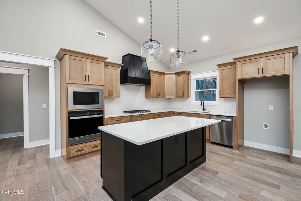 Photo #5: 302 Ruby Rose Ridge