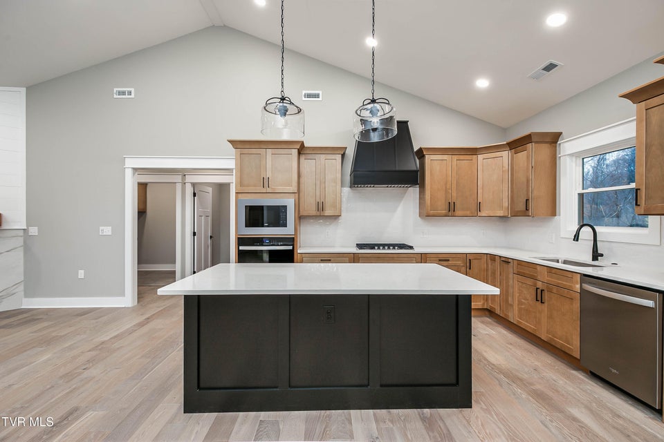 Photo #7: 302 Ruby Rose Ridge