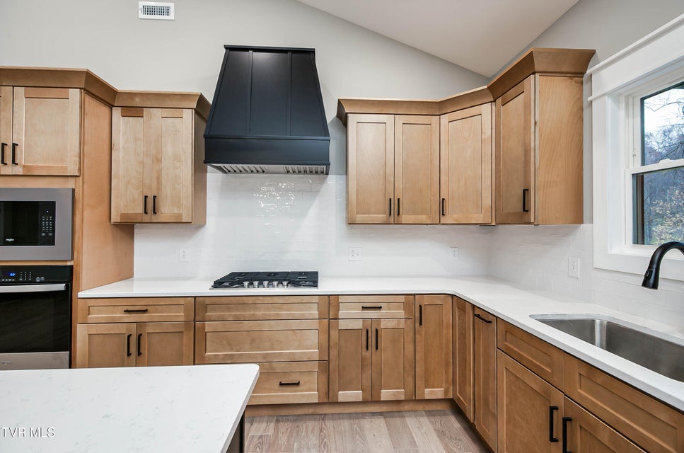 Photo #9: 302 Ruby Rose Ridge