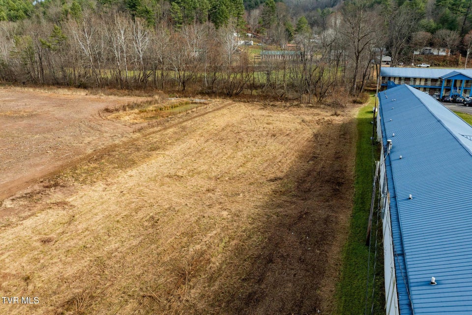 Photo #14: 21 Shady Street