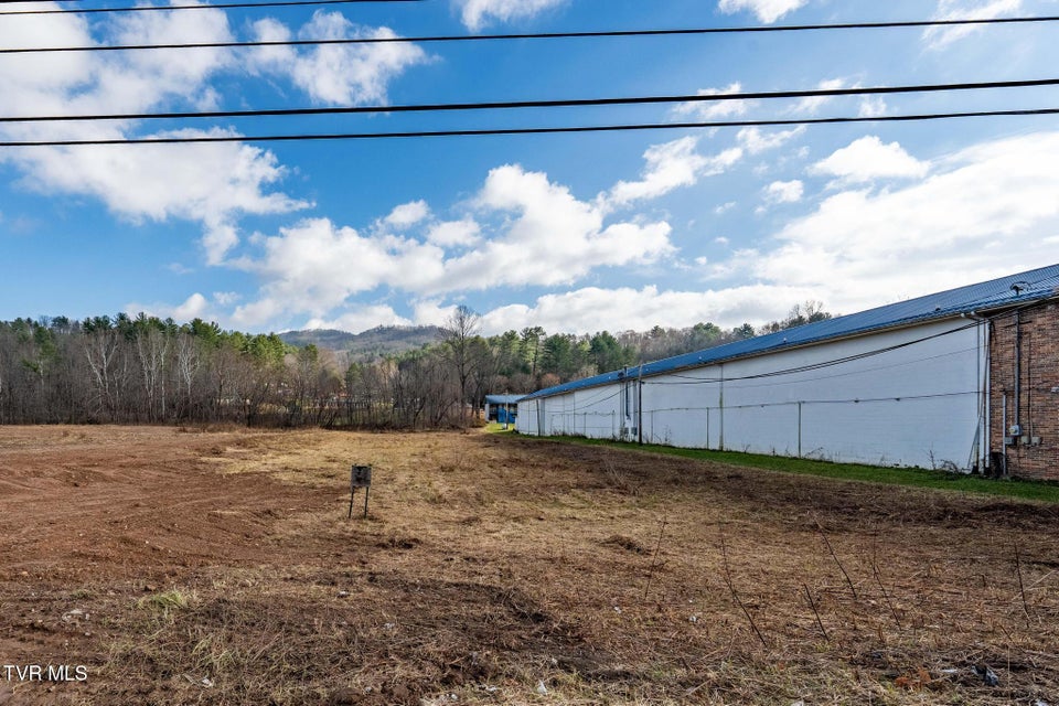 Photo #24: 21 Shady Street