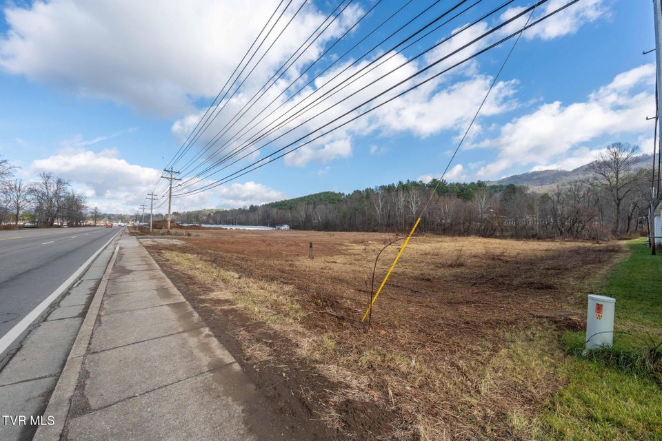 Photo #25: 21 Shady Street