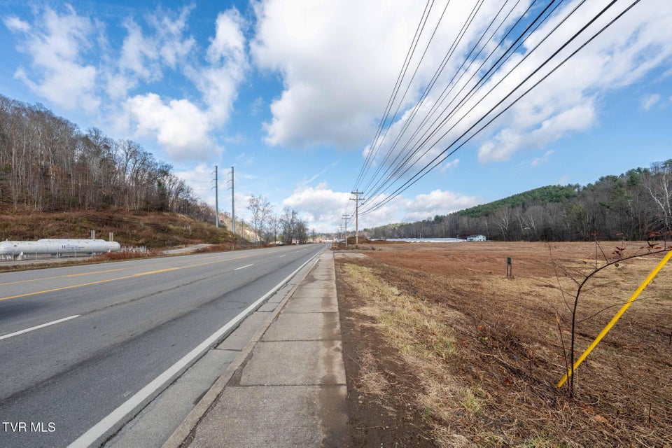 Photo #26: 21 Shady Street