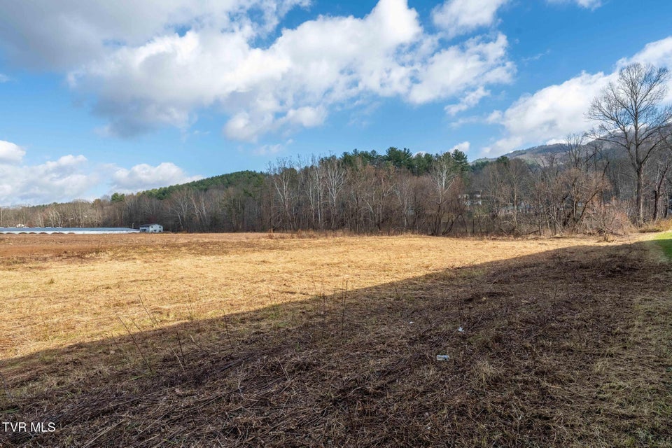 Photo #28: 21 Shady Street