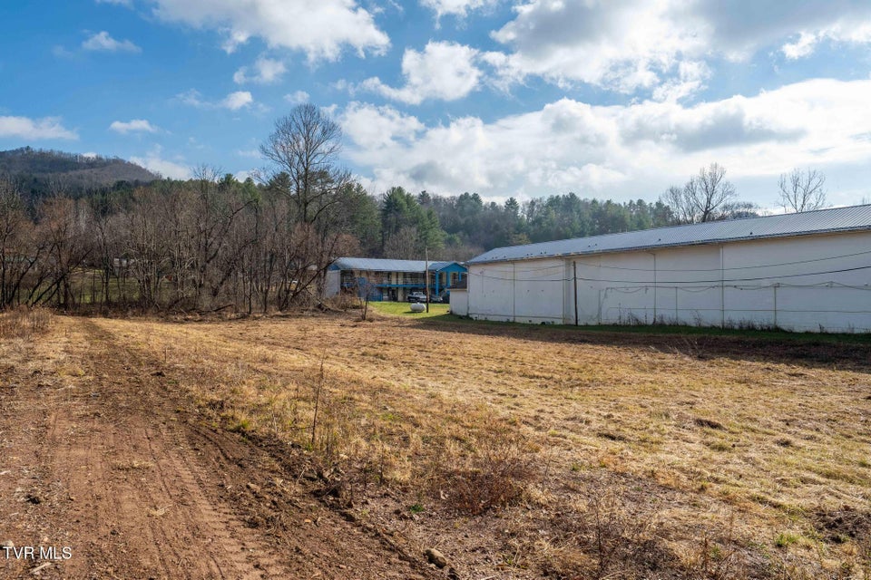 Photo #37: 21 Shady Street