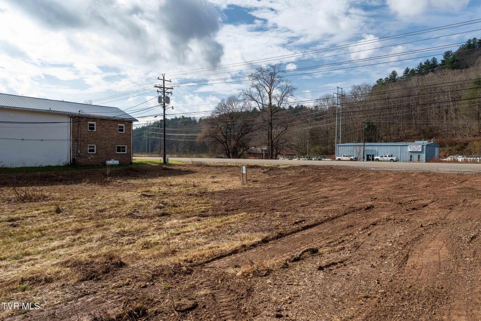 Photo #38: 21 Shady Street