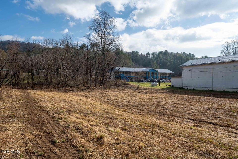 Photo #39: 21 Shady Street