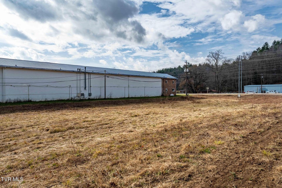 Photo #40: 21 Shady Street