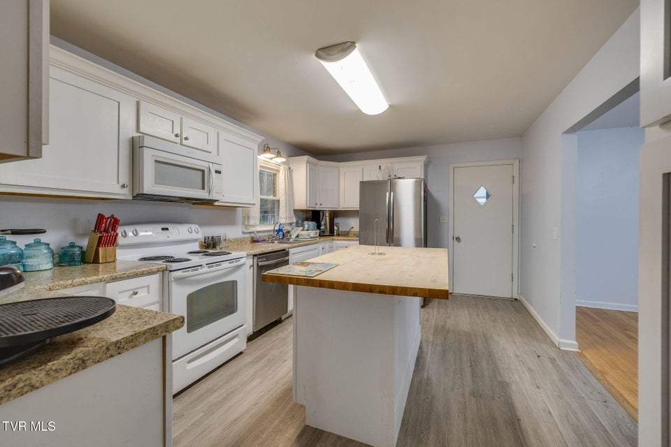 Photo #12: 1722 Pressmens Home Road