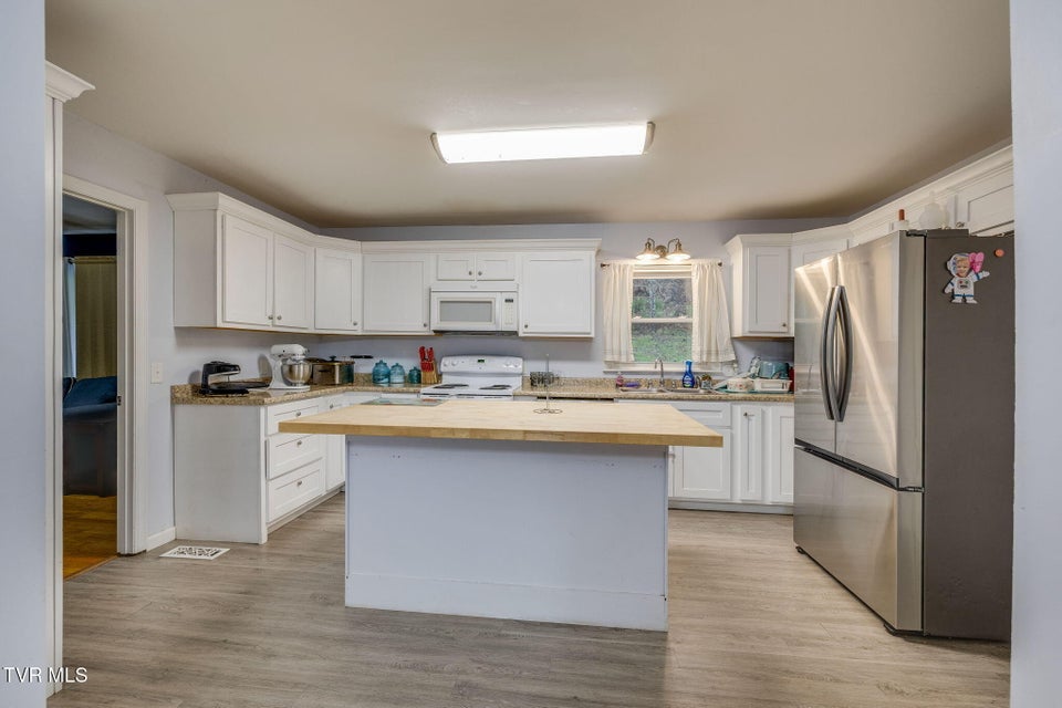 Photo #13: 1722 Pressmens Home Road