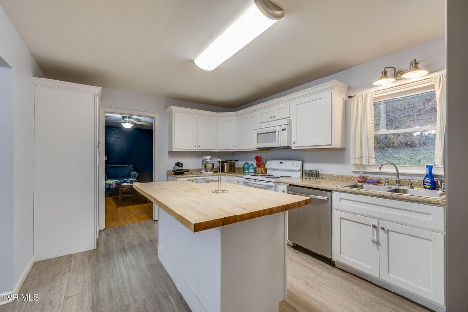 Photo #14: 1722 Pressmens Home Road