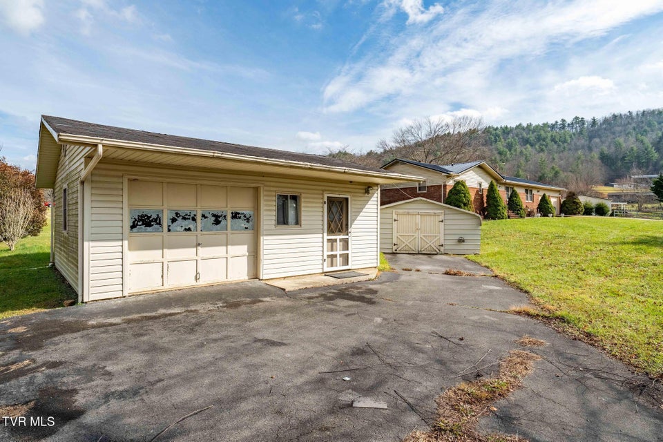 Photo #29: 4549 Pine Orchard Road