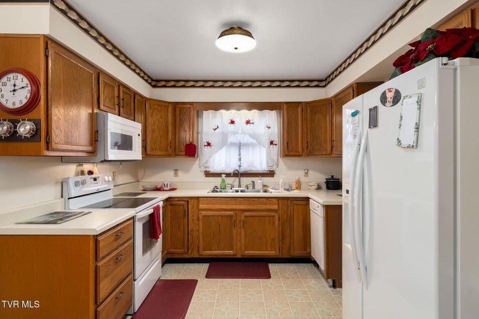 Photo #37: 4549 Pine Orchard Road