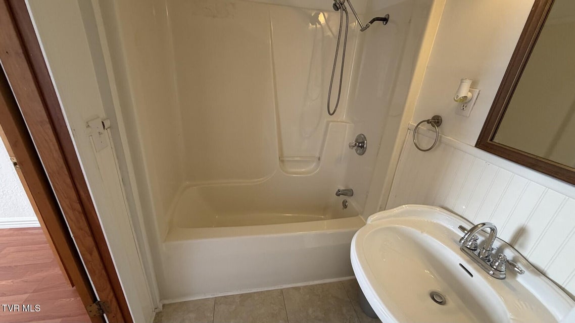 Photo #27: 299 Duff Street