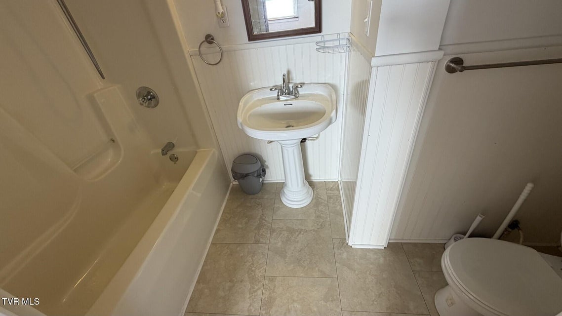 Photo #28: 299 Duff Street