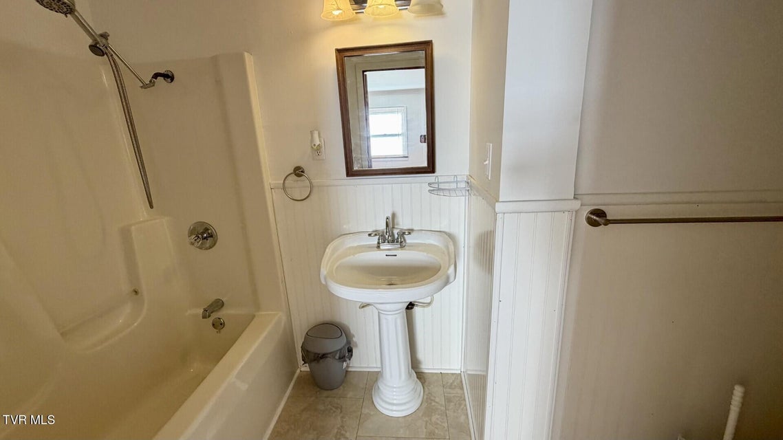 Photo #29: 299 Duff Street