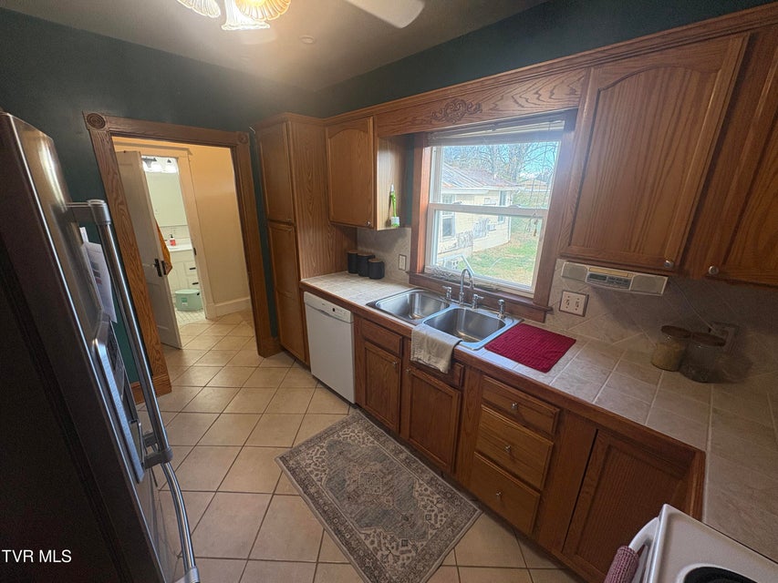 Photo #6: 116 Elizabeth Street