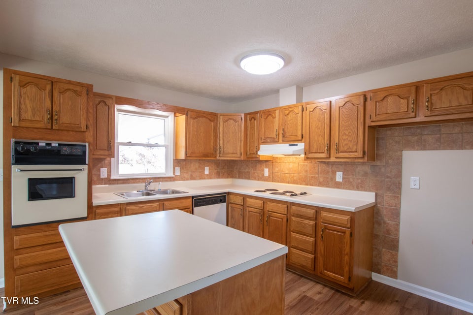 Photo #15: 19283 Saturn Drive