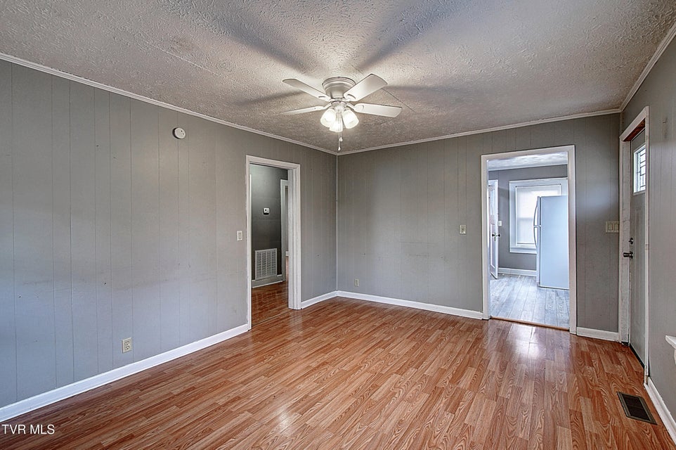 Photo #6: 805 Maple Street