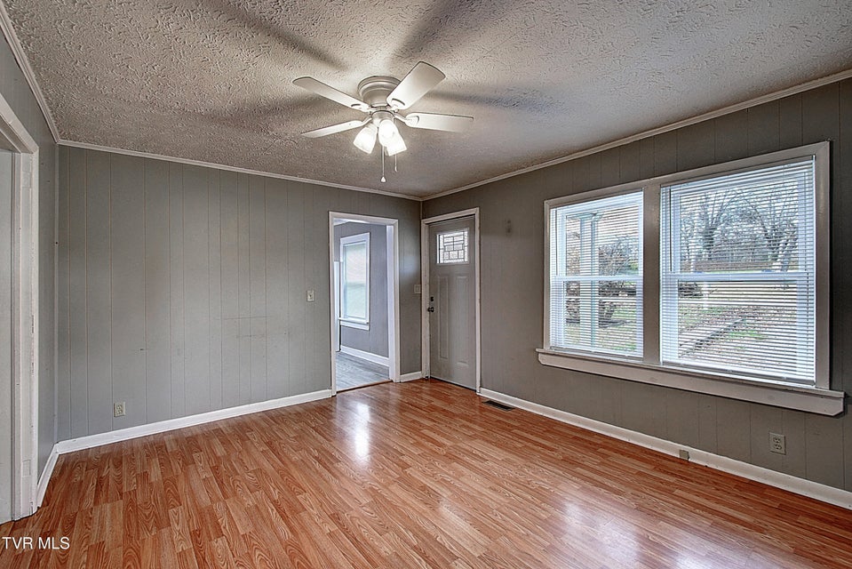 Photo #7: 805 Maple Street