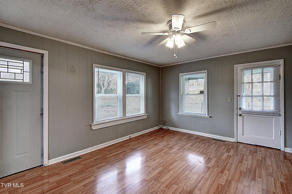 Photo #8: 805 Maple Street