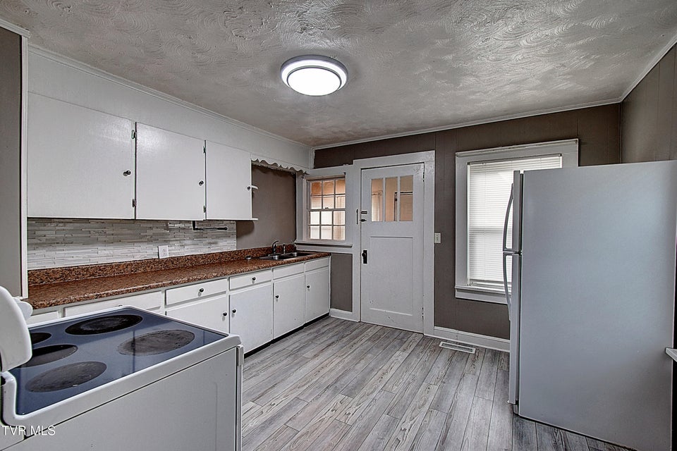 Photo #9: 805 Maple Street