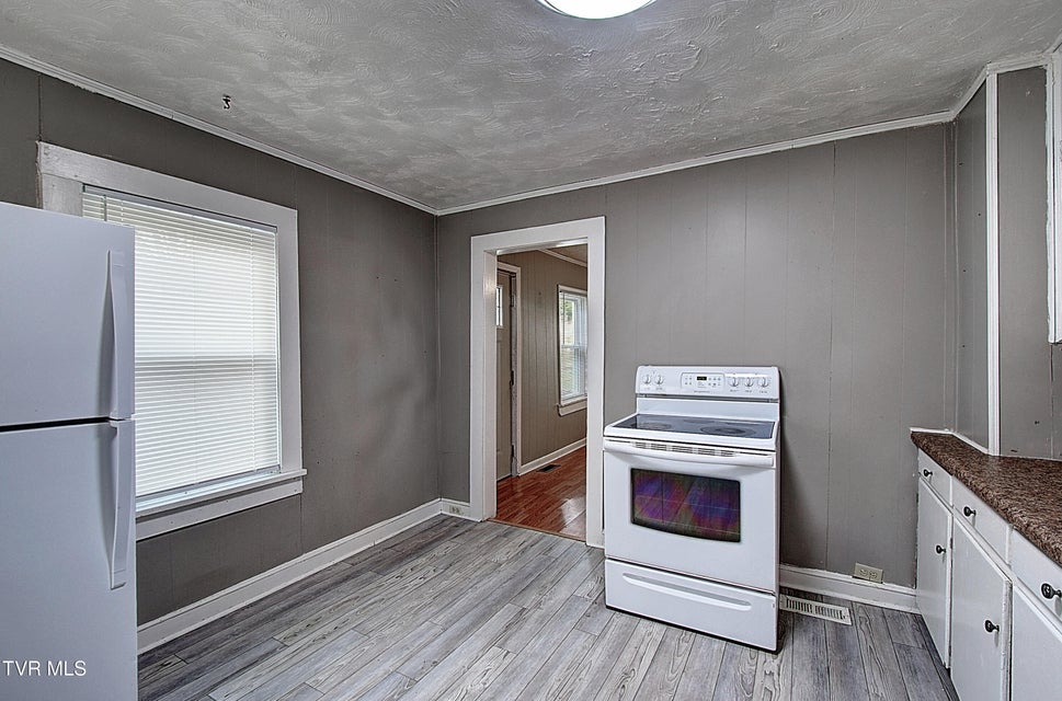 Photo #12: 805 Maple Street