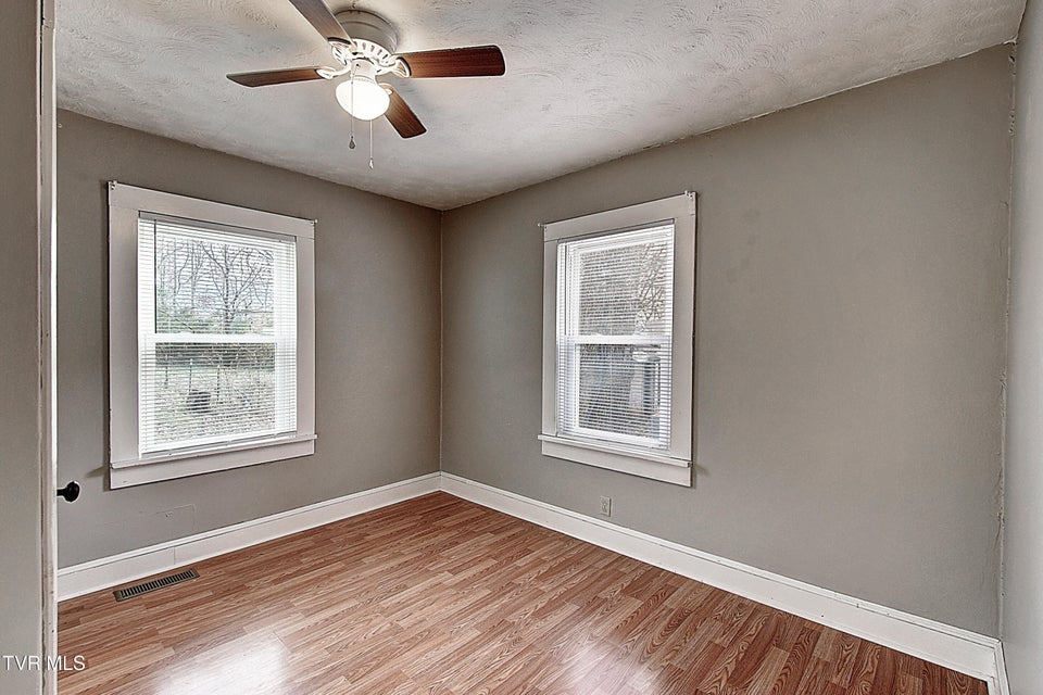 Photo #13: 805 Maple Street