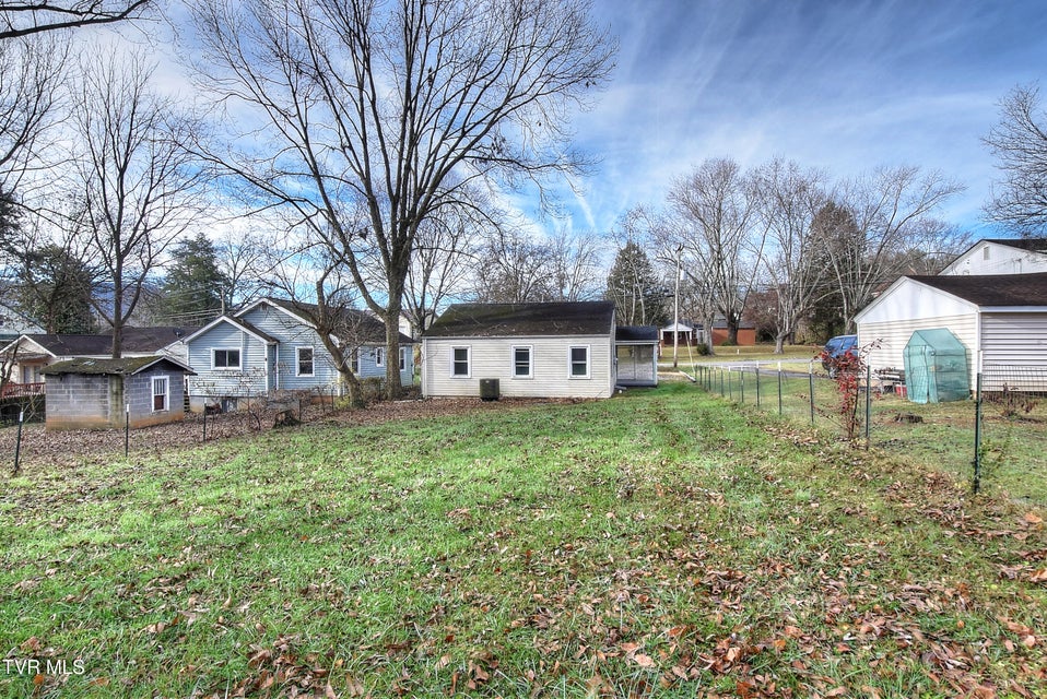 Photo #25: 805 Maple Street