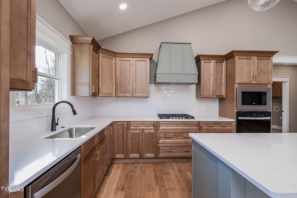 Photo #9: 310 Ruby Rose Ridge