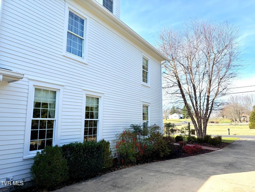 Photo #20: 208 Main Street