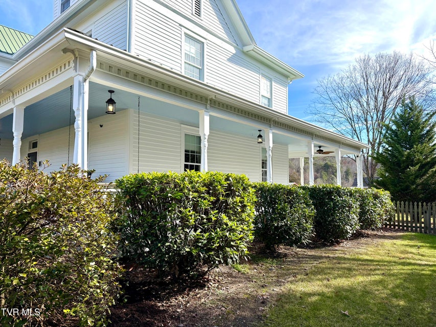 Photo #22: 208 Main Street