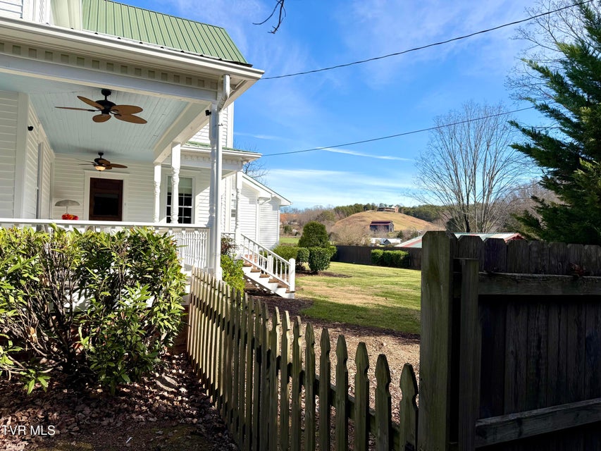 Photo #19: 208 Main Street