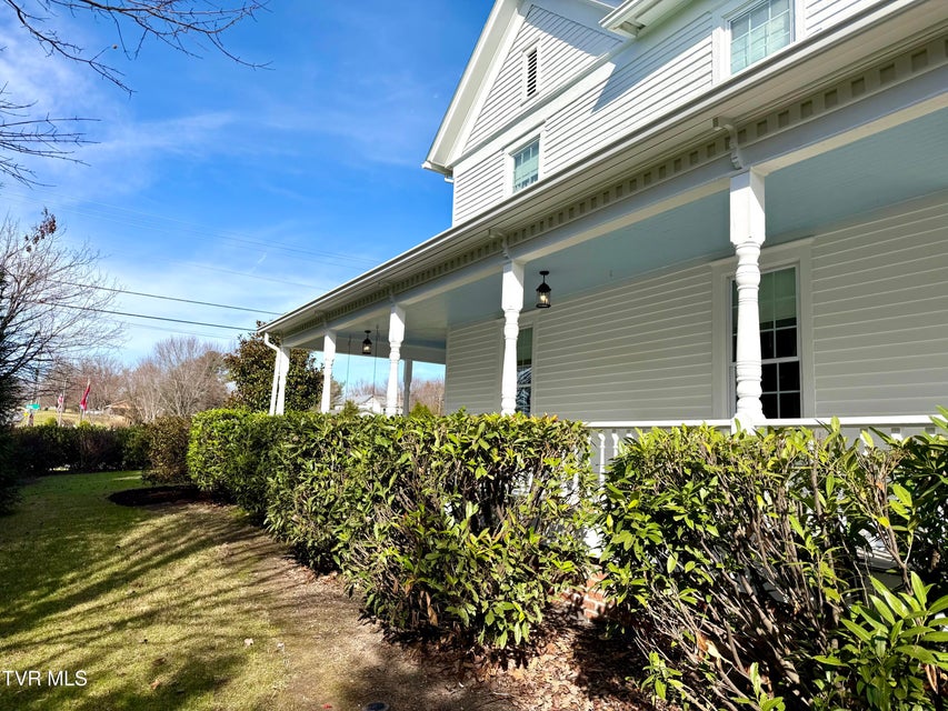 Photo #17: 208 Main Street