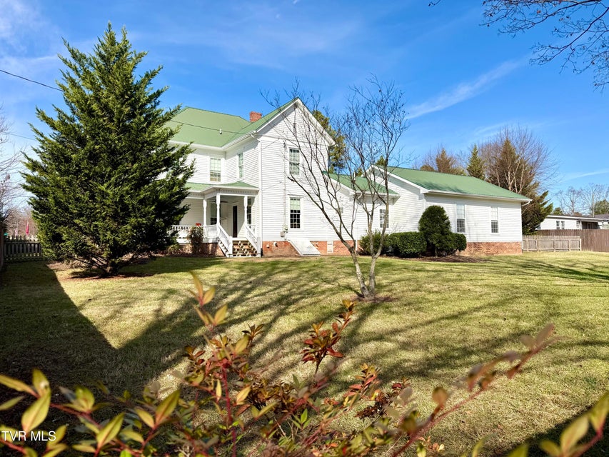 Photo #24: 208 Main Street