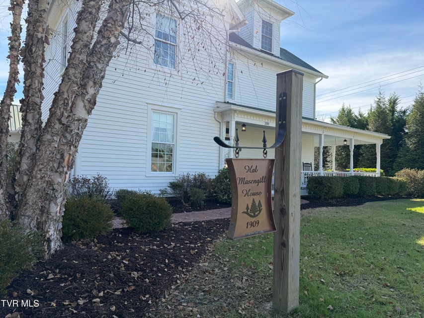 Photo #5: 208 Main Street