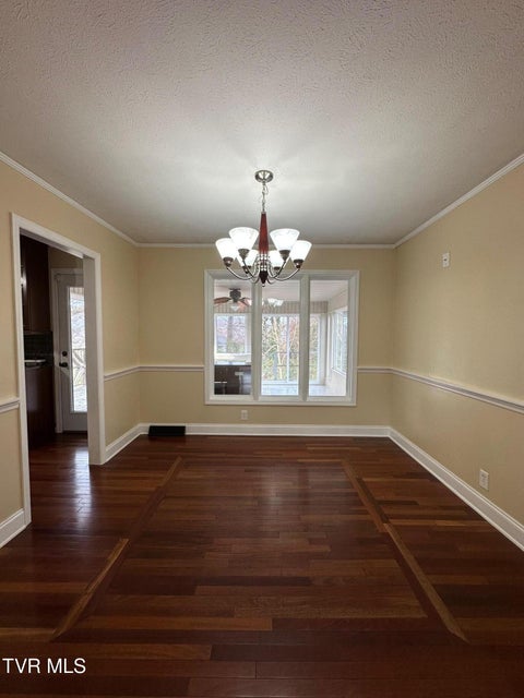 Photo #9: 124 Arlington Circle